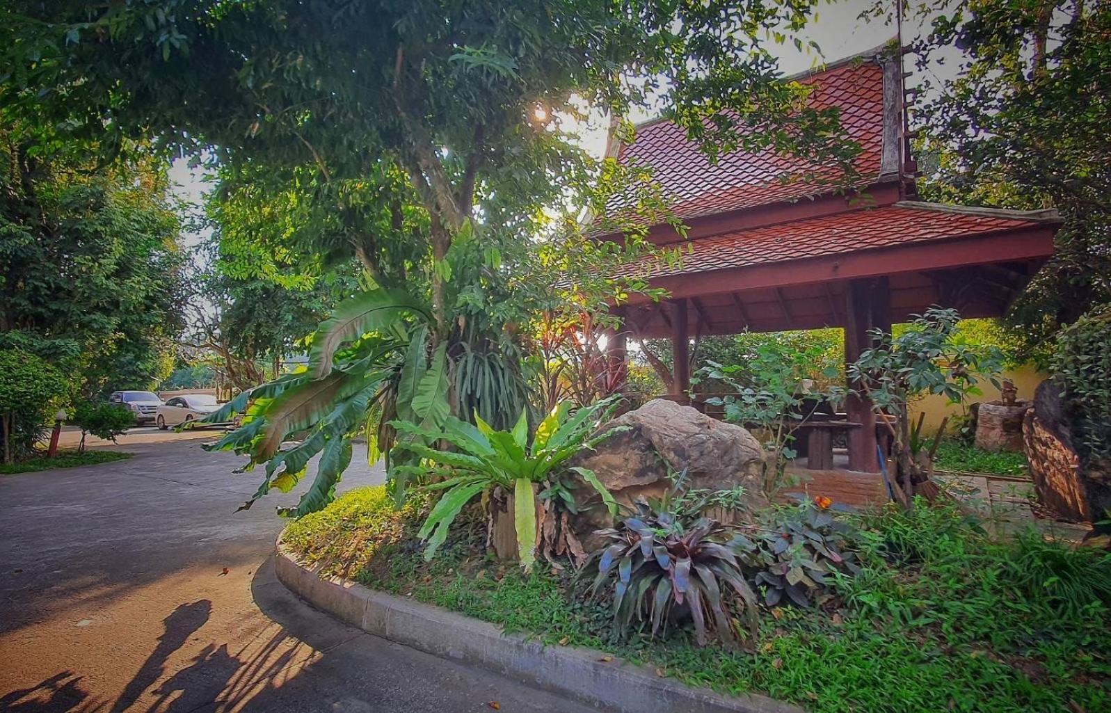 Ruen Thai Ban Rim Nam Кампхенґпхет Екстер'єр фото