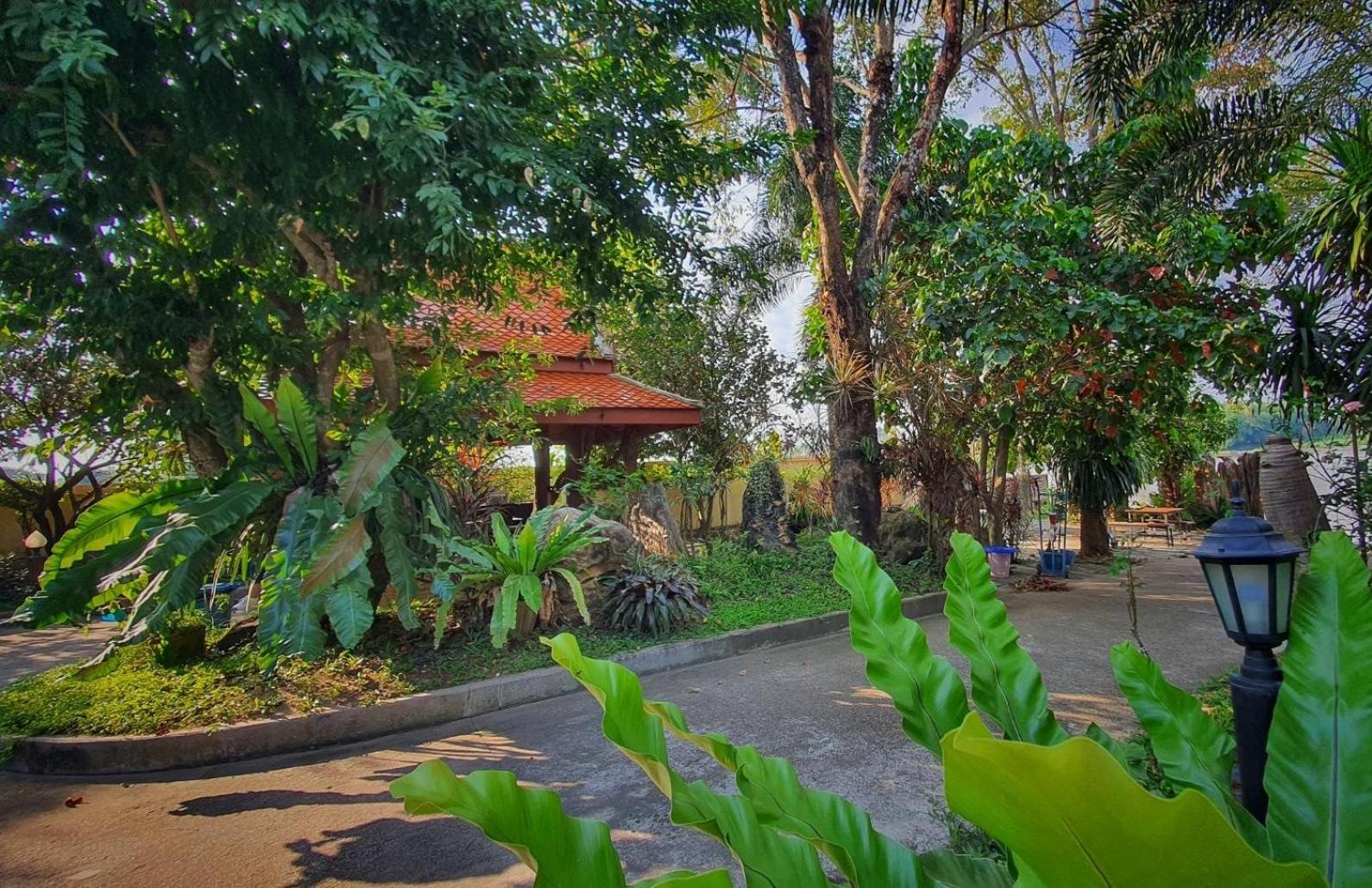 Ruen Thai Ban Rim Nam Кампхенґпхет Екстер'єр фото
