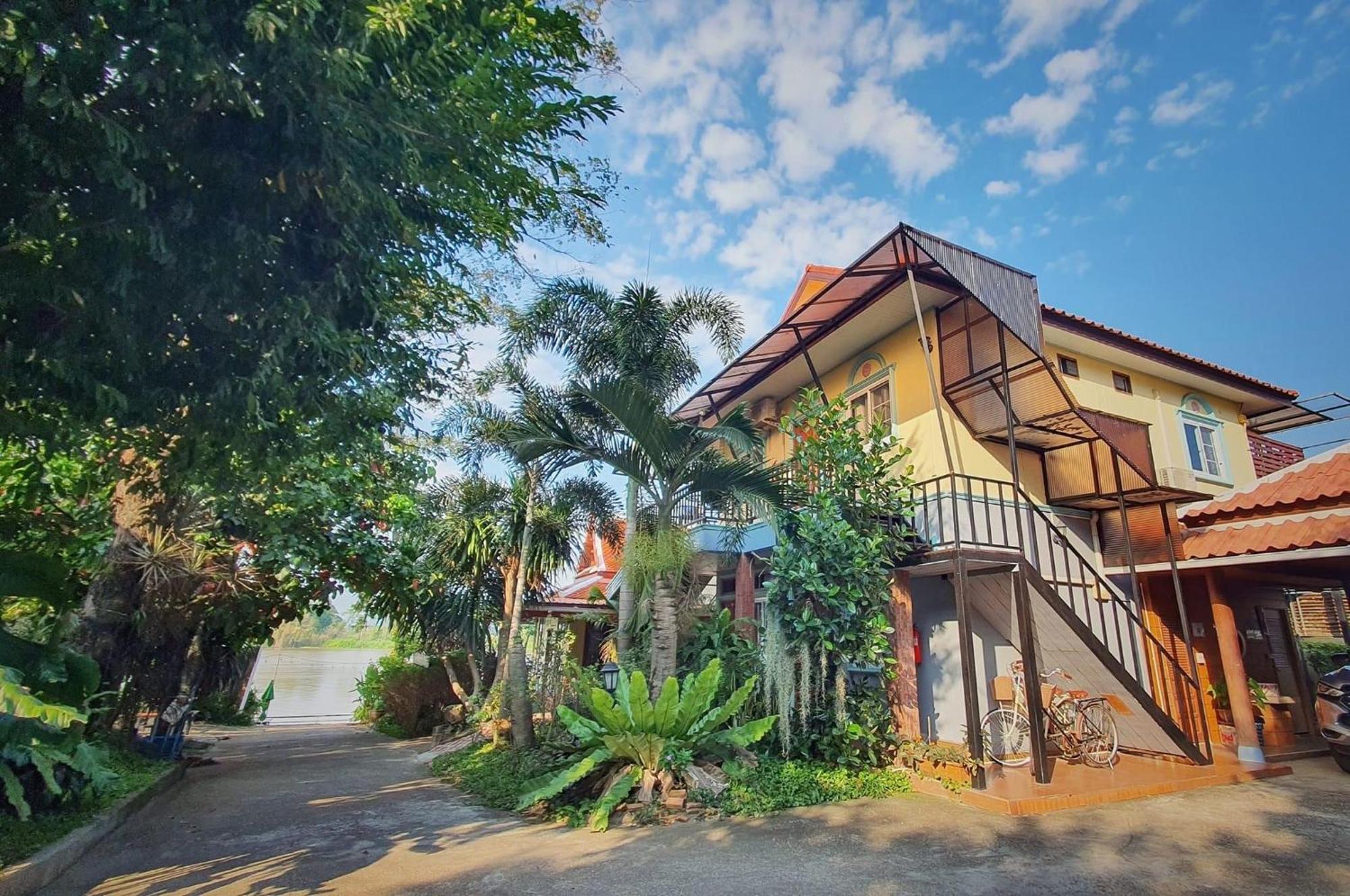 Ruen Thai Ban Rim Nam Кампхенґпхет Екстер'єр фото