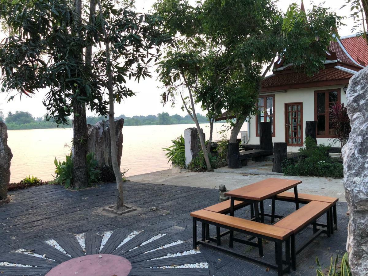 Ruen Thai Ban Rim Nam Кампхенґпхет Екстер'єр фото